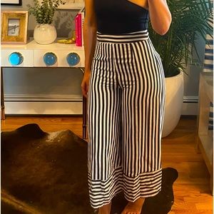 Fun and flirty lovers and friends cropped pants !